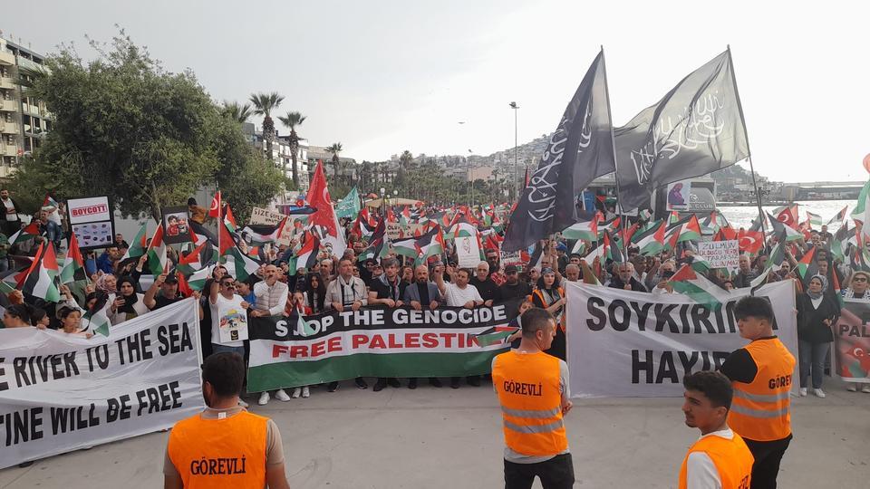 Kuşadası’nda Filistin’e destek yürüyüşü