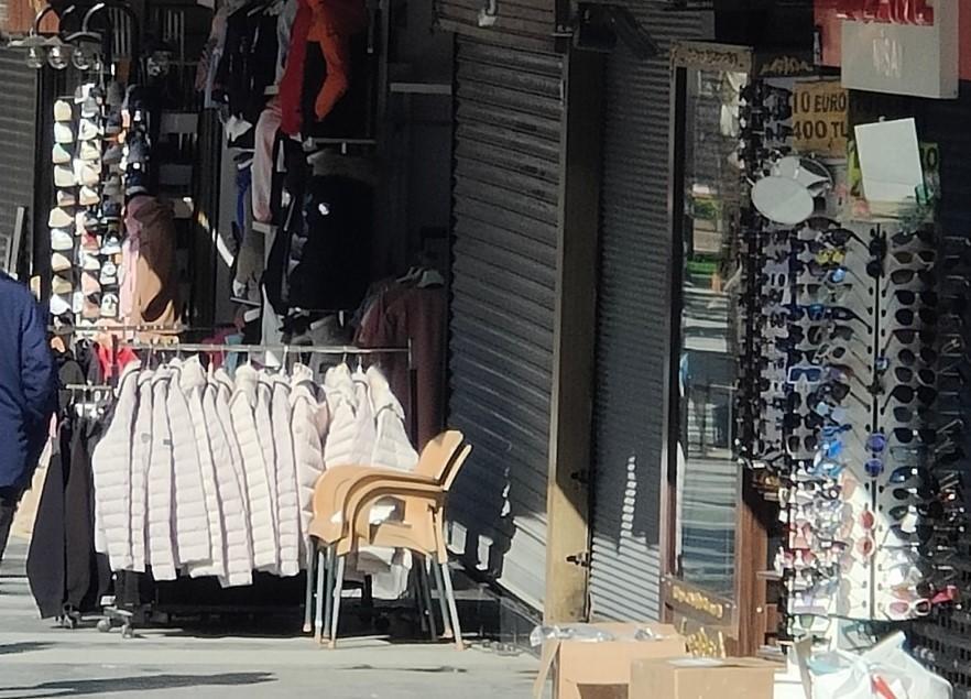 Kuşadası’nda kuyumcu soygununa "kepenk" engeli