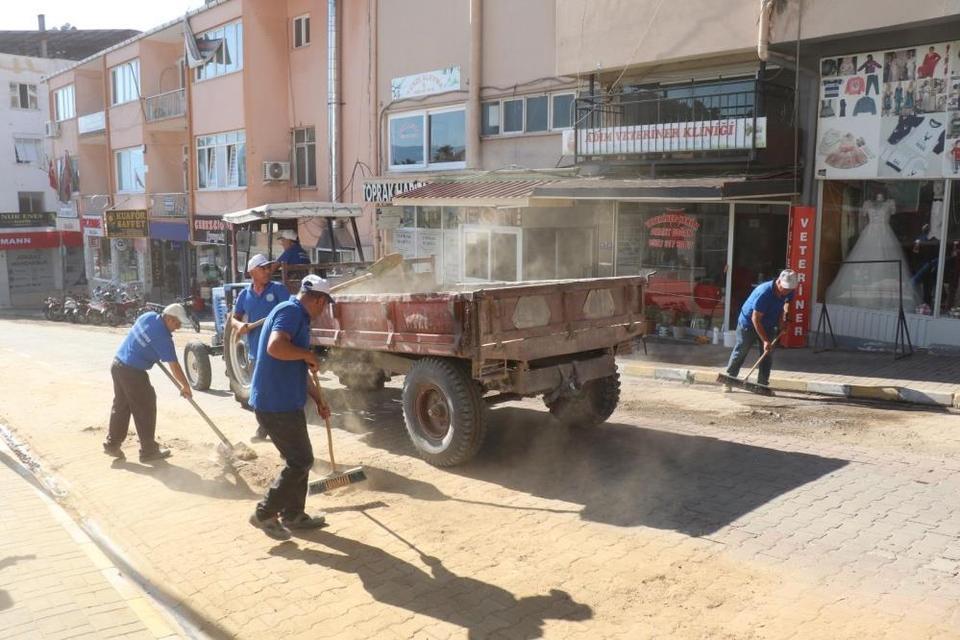Bozdoğan'da doğalgaz çalışması sonrası yollarda temizlik çalışması