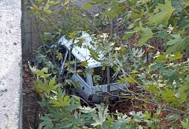 BALIKESİR'DE OTOMOBİL DEREYE UÇTU: 1 YARALI