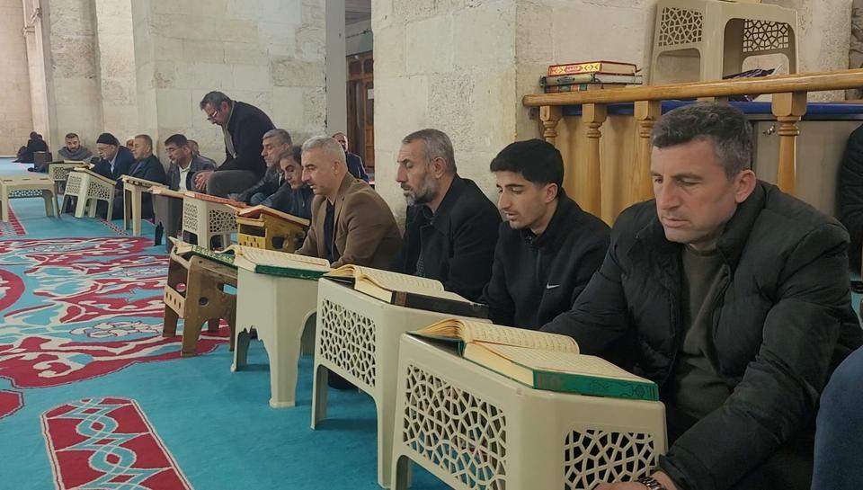 DİYARBAKIR'DA YAKLAŞIK 9 ASIRLIK CAMİDE MUKABELE GELENEĞİ YAŞATILIYOR