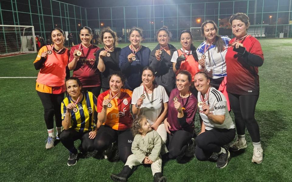 Didim'de anneler sahaya indi