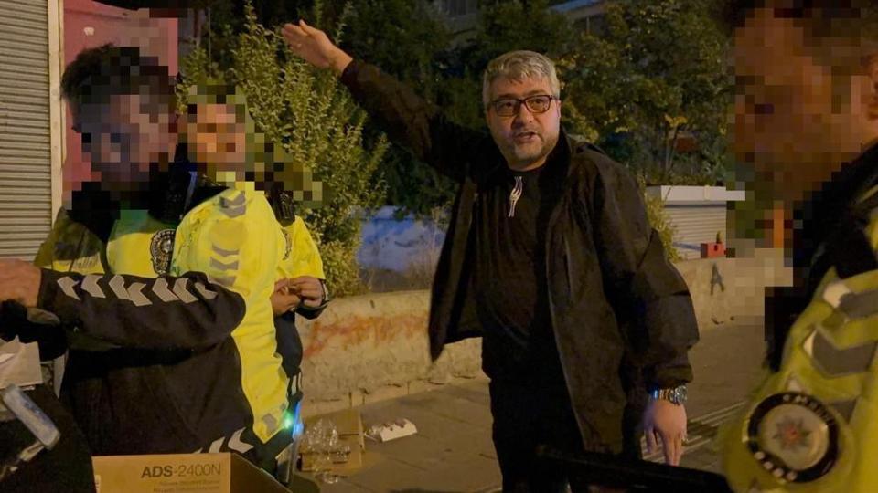 Alkol içip trafiğe çıkan şoför, polisi suçladı