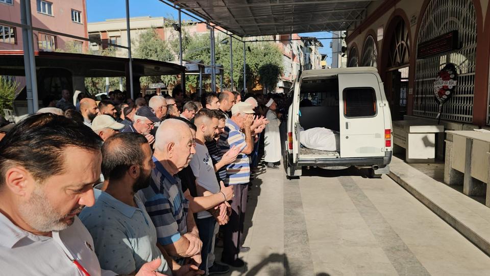 Cenazesi evden asansörlü araçla indirildi