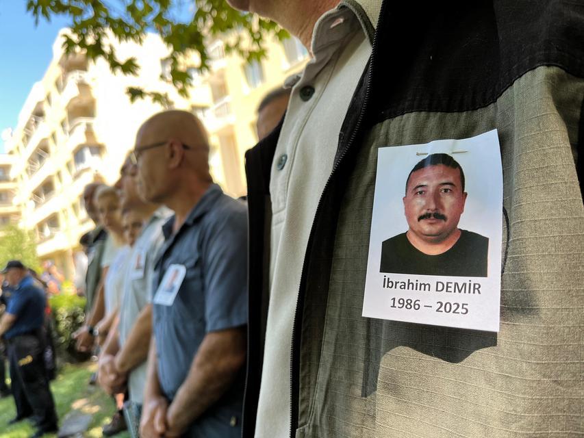 İZMİR'DEKİ YANGINDA ŞEHİT OLAN ORMAN PERSONELİNİN CENAZESİ TÖRENLE MEMLEKETİNE UĞURLANDI