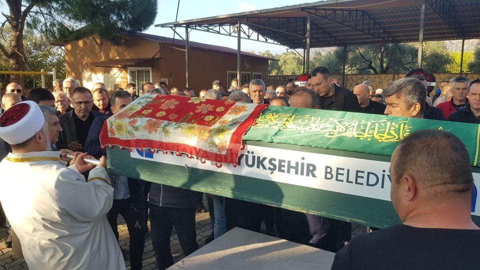 ESKİ BAŞKANIN ANNESİ SON YOLCULUĞUNA UĞURLANDI