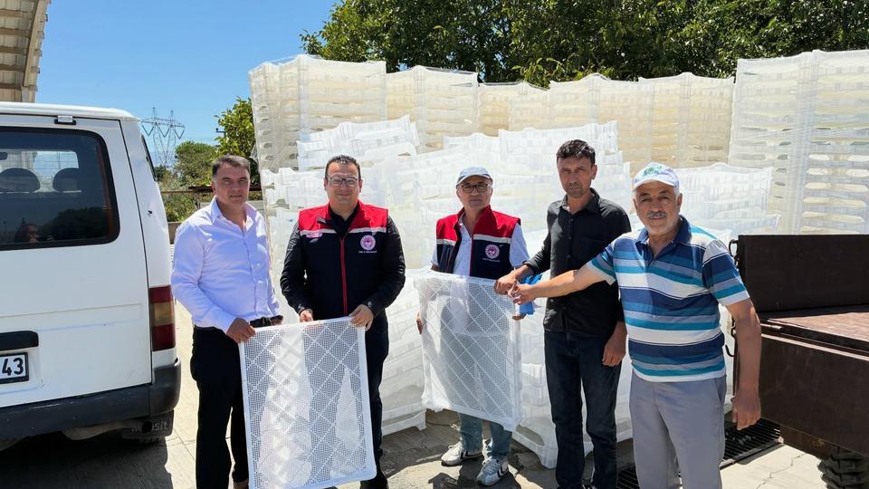 İNCİRLİOVA'DA ÜRETİCİLERE YÜZDE 50 HİBELİ KEREVET DAĞITILDI