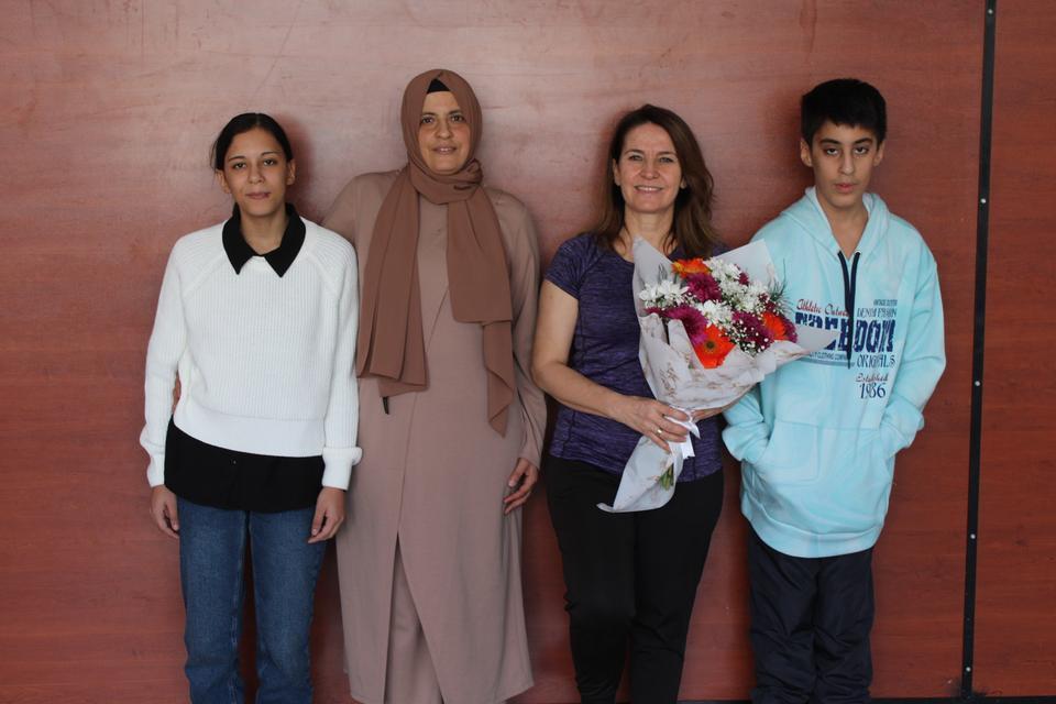 OTİZMLİ BURAK, HAYATA SPORLA TUTUNDU ANNE EMEL TUĞRUL: "HEMSBALL SAYESİNDE BURAK'IN EL KASLARI GELİŞİP YAZI YAZMAYA BAŞLADI, GÖZ TEMASI ARTTI, ÖFKE NÖBETLERİ AZALDI VE SOSYALLEŞMEYE BAŞLADI" "HEMSBALL HAYATIMIZA SİHİRLİ DEĞNEK GİBİ DEĞDİ"
