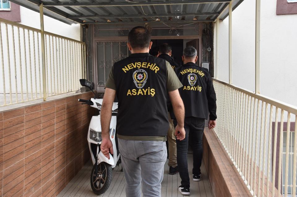 MASAJ SALONUNA FUHUŞ OPERASYONU: 3 GÖZALTI