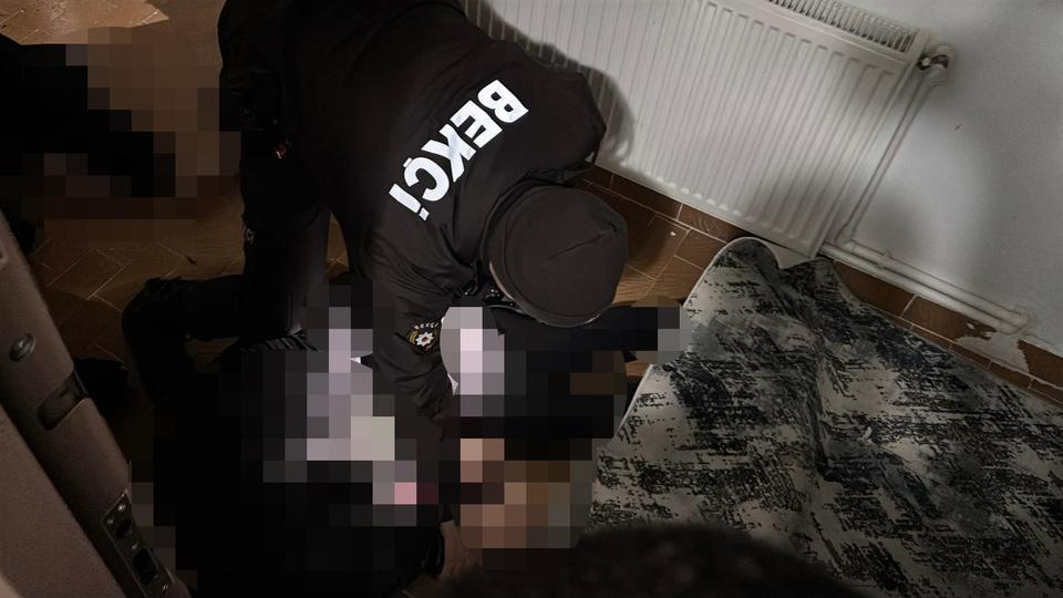 AKSARAY'DA BİR EVDE 3 KİŞİ SİLAHLA VURULMUŞ HALDE BULUNDU: 3 ÖLÜ