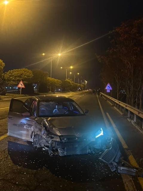 Otomobil bariyerlere çarptı: 1 yaralı