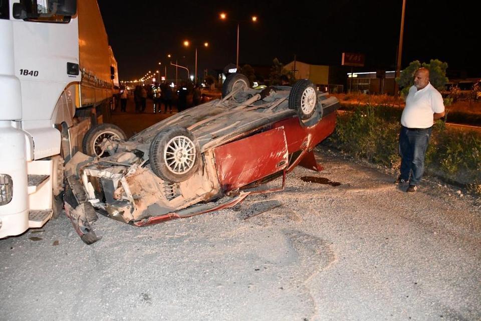 Takla atan otomobildeki 1’i ağır 3 kişi yaralandı