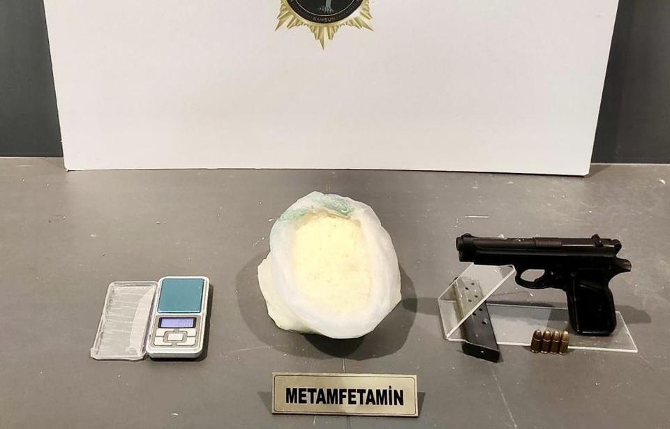 880 gram metamfetamin ele geçirildi