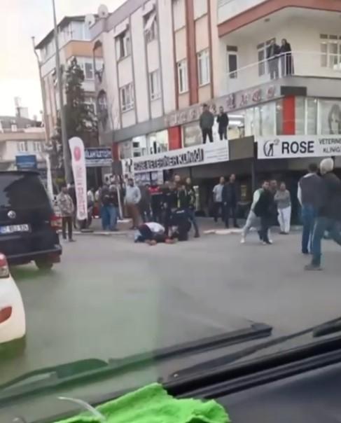 KIRAATHANEDE ÇIKAN TARTIŞMADA KAN AKTI: 1 ÖLÜ KUZENİNİN ALACAĞINI ALMAYA GİTTİĞİ KIRAATHANEDE TABANCAYLA VURULUP CANINDAN OLDU
