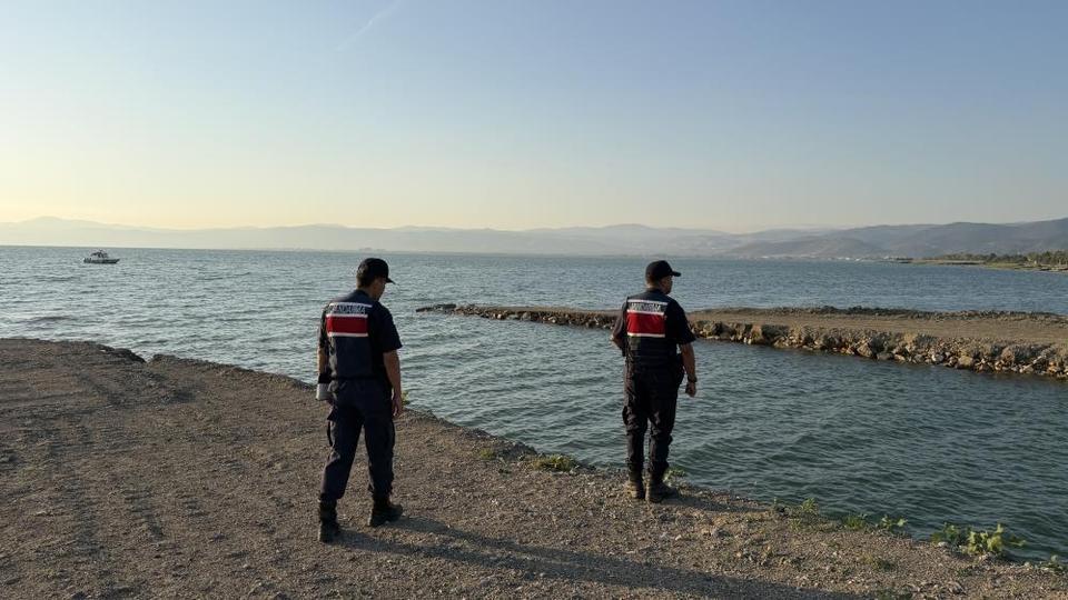 5 dakika önce gülüyorlardı... Oğlunu kurtarmak isterken hayatını kaybetti