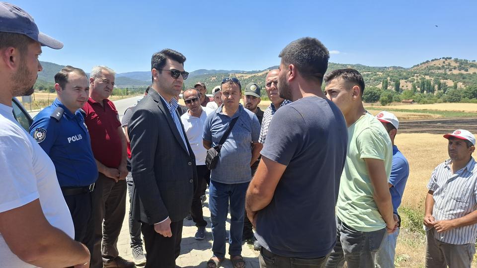 HİSARCIK'TA BİÇERDÖVER KAYNAKLI YANGINDA 2,5 DEKAR EKİLİ ALAN ZARAR GÖRDÜ