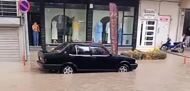 Sağanak hayatı olumsuz etkiledi