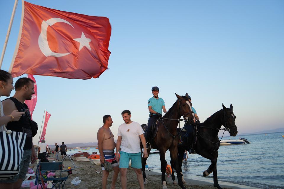 Sahillerde atlı jandarma göreve başladı