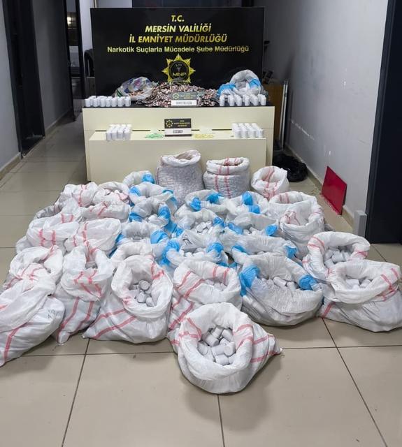 Uyuşturucu tacirleri hastane otoparkında yakalandı: 4 gözaltı