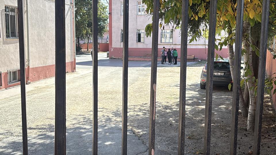 OKULA SİLAH GETİREN ÖĞRENCİ YAKALANDI