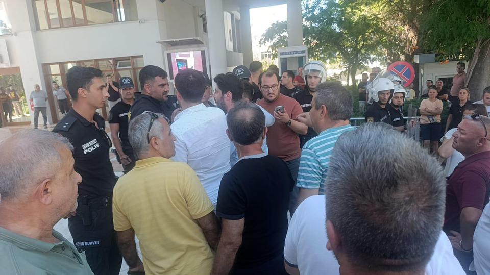 MANAVGAT BELEDİYESİ'NE 'RÜŞVET VE YOLSUZLUK' OPERASYONU MANAVGAT BELEDİYE BAŞKANI CHP'Lİ NİYAZİ NEFİ KARA'NIN DA ARALARINDA BULUNDUĞU ÇOK SAYIDA KİŞİ HAKKINDA GÖZALTI KARARI VERİLDİ
