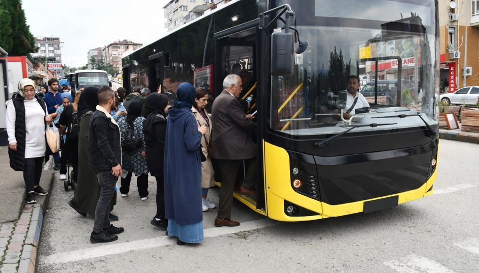 65 yaş altına ücretsiz ulaşım kaldırıldı