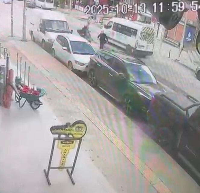 Motosiklet yayaya çarptı