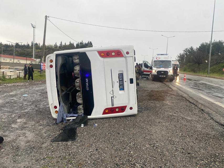 Sporcuları taşıyan otobüs devrildi: 4 yaralı