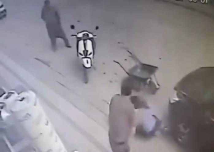 36 yaşındaki kadın, sokak ortasında öldürüldü