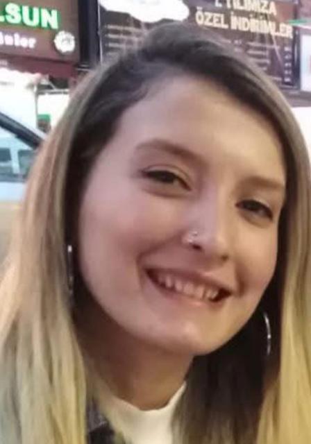 BU KAZADA BİR TEK ASEL BEBEK HAYATTA KALDI İKİ OTOMOBİLİN ÇARPIŞTIĞI KAZADA ÖLENLERİN SAYISI 2'YE YÜKSELDİ