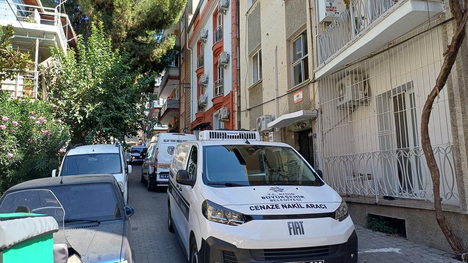 GENÇ KADIN EVDE ÖLÜ BULUNDU