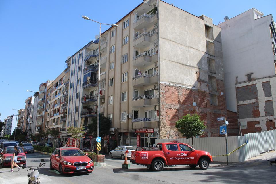 EFELER'DE DOĞAL GAZ KAÇAĞI PANİĞİ, 6 KATLI BİNA TAHLİYE EDİLDİ