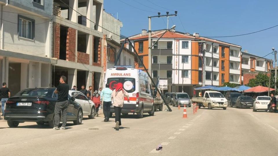 Elektrik akımına kapılıp inşaattan düşerek öldü
