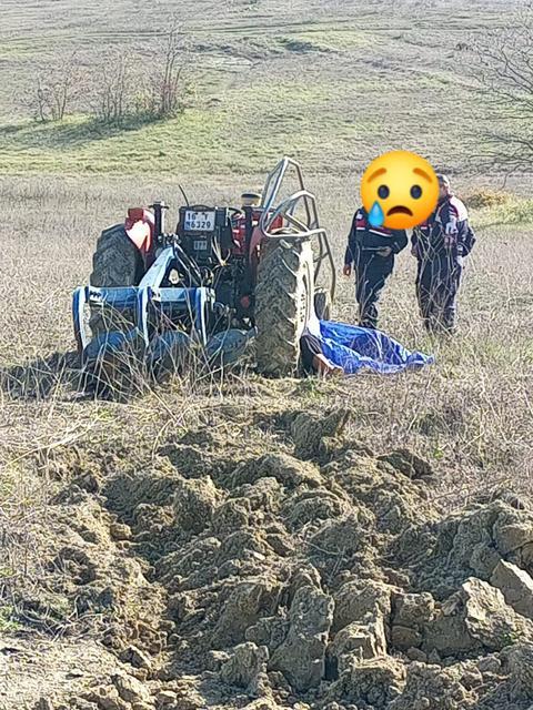 Eski muhtar traktörün altında can verdi