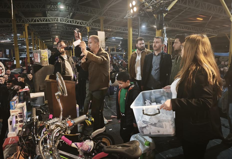 Söke’de hediye çekilişi yoğun ilgi gördü