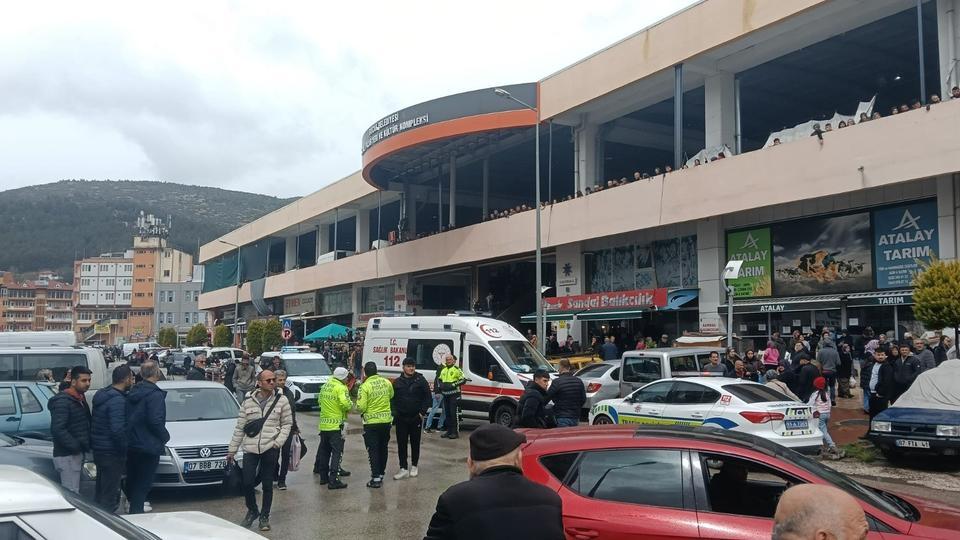 Bıçaklı kavgada 5 kişi yaralandı