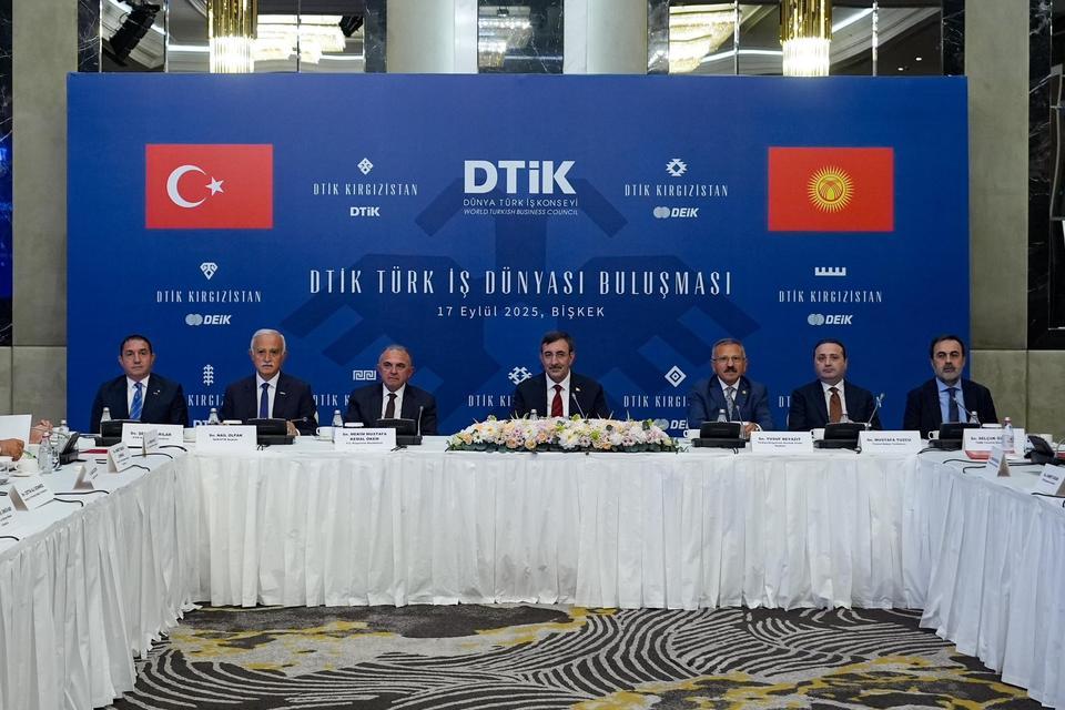 Cumhurbaşkanı Yardımcısı Yılmaz, Kırgızistan'da Türk iş insanlarıyla buluştu