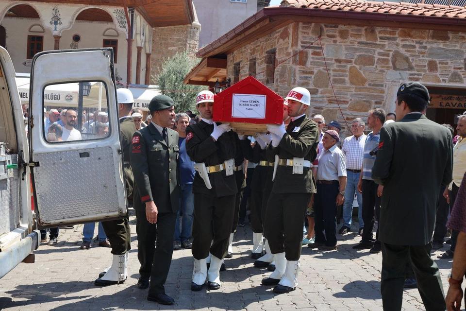 KIBRIS GAZİSİ GÜDEN DÜZENLENEN TÖREN İLE SON YOLCULUĞUNA UĞURLANDI