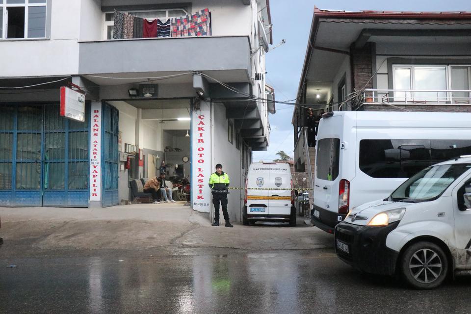 Emekli polis dehşet saçtı