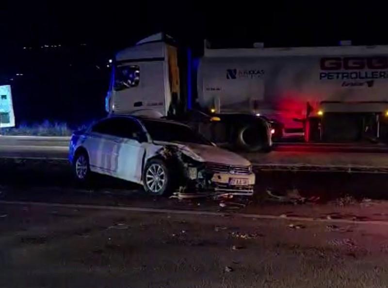 Tanker ile 2 otomobil çarpıştı: 1 ölü, 2 yaralı