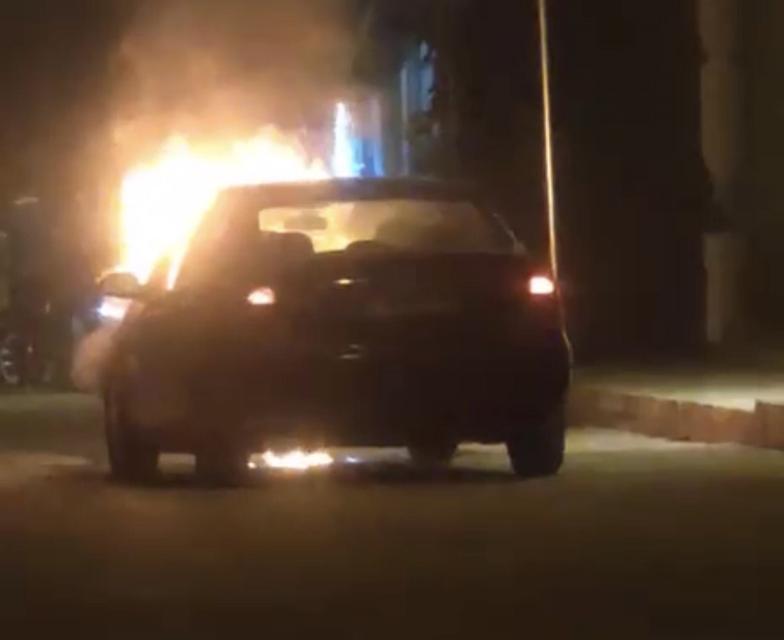 Kurtuluş Mahallesi'nde otomobil alev aldı