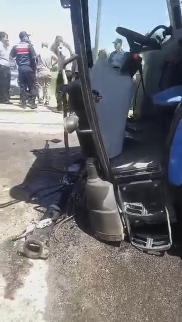 Yolcu treninin çarptığı traktör ikiye ayrıldı