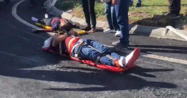 TAYLANDLI TURİSTLER ÖLÜMDEN DÖNDÜ: 4'Ü AĞIR 20 YARALI KAVŞAKTA OTOMOBİLLE ÇARPIŞAN TUR OTOBÜSÜ YÖN LEVHASINI DEVİRDİ: