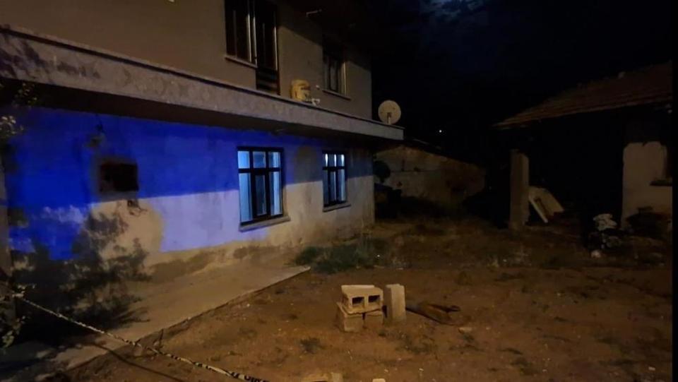 Balkondan düşen adam hayatını kaybetti