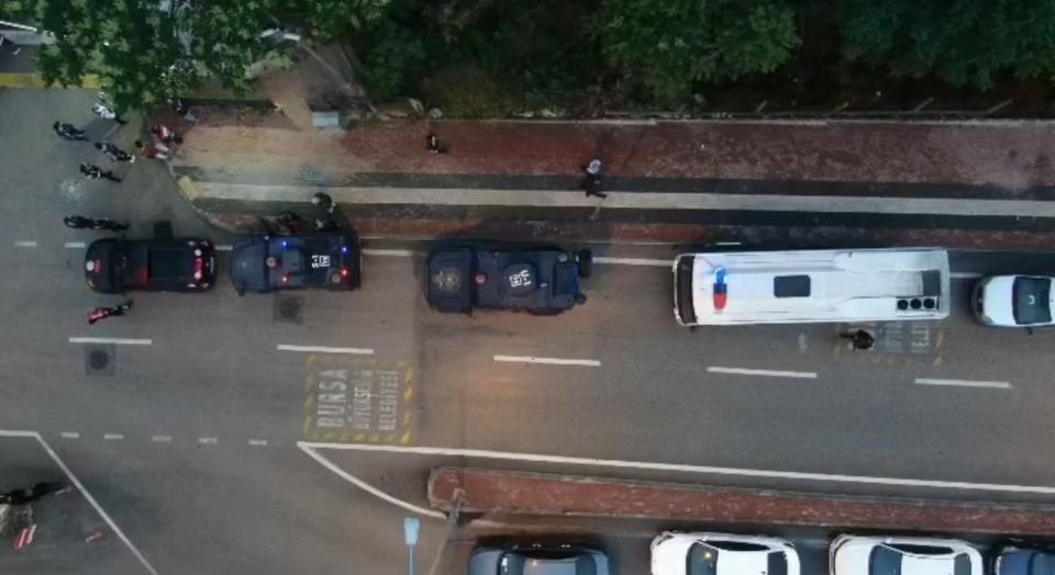BURSA'DA FUHUŞ ÇETESİNE ŞAFAK VAKTİ OPERASYON: 19 TUTUKLAMA DÜNYA KADINLAR GÜNÜ'NDE ÇÖKERTİLEN FUHUŞ ÇETESİ ÜYESİNDEN 19'U TUTUKLANDI OPERASYON ANLARINA AİT YENİ GÖRÜNTÜLER ORTAYA ÇIKTI