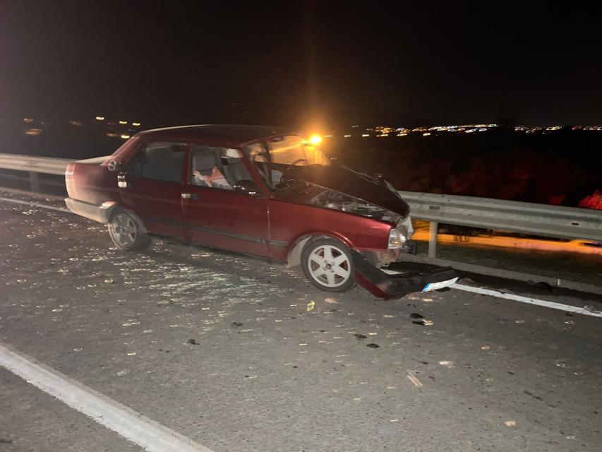 İNCİRLİOVA'DA OTOMOBİL İLE MOTOSİKLET ÇARPIŞTI; 1 ÖLÜ OTOBAN ÜST GEÇİT KÖPRÜSÜNDEN AŞAĞIYA DÜŞEN MOTOSİKLET SÜRÜCÜSÜ FECİ ŞEKİLDE HAYATINI KAYBETTİ