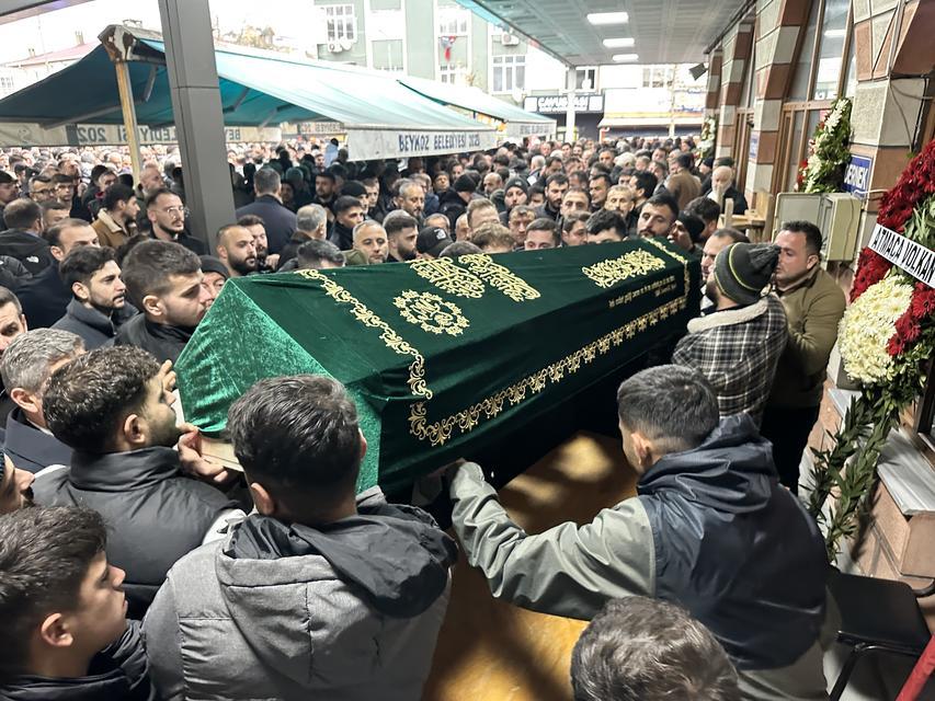 Kız kardeşi ile gönül ilişkisi olan genci öldürdü