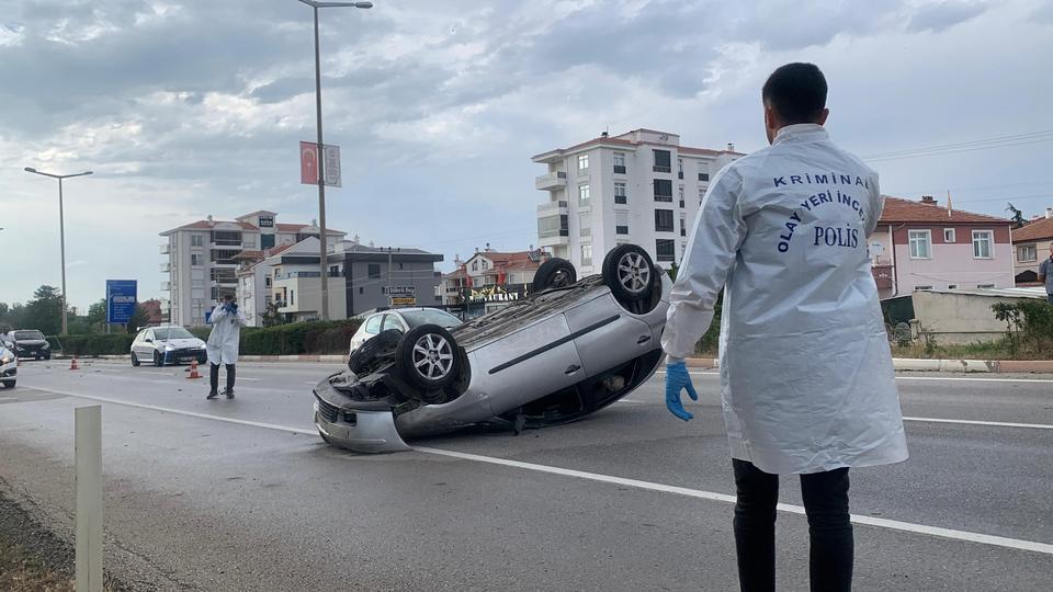 KARAMAN'DA OTOMOBİL TAKLA ATTI: 2'Sİ ÇOCUK 4 YARALI