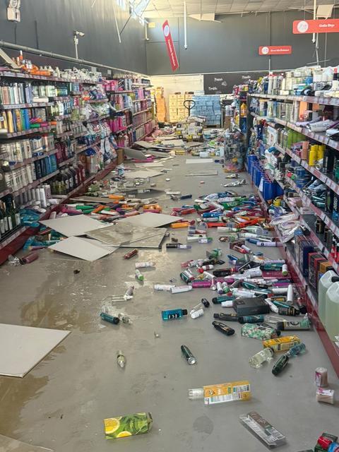 5.1'lik depremin ardından bazı işletmelerde hasar meydana geldi