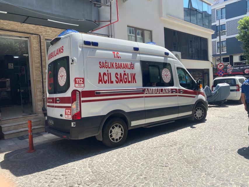 Yolda fenalaşan esnaf sığındığı pastanede hayatını kaybetti